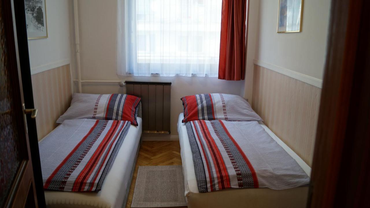 Apartment Sinko - Free Garage Parking, Central, 2 Bedrooms 4 Single Beds, Flexi Check-Out Budapest Exterior photo